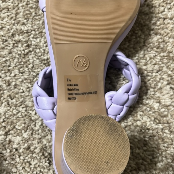 Sandals really nice lavender - Picture 5 of 5